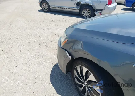 2013 Volkswagen Jetta Hybrid Sel Premium z USA, uszkodzony, nr VIN 3VW637AJ4DM264100